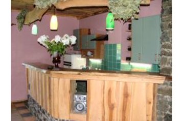 Letonia Privát Launkalne, Exterior